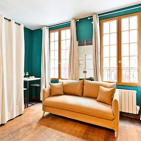 Cozy In The Beautiful Marais