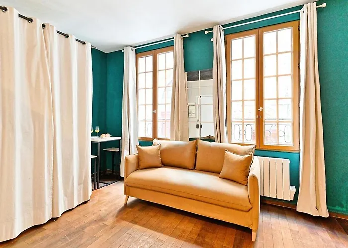 Cozy In The Beautiful Marais