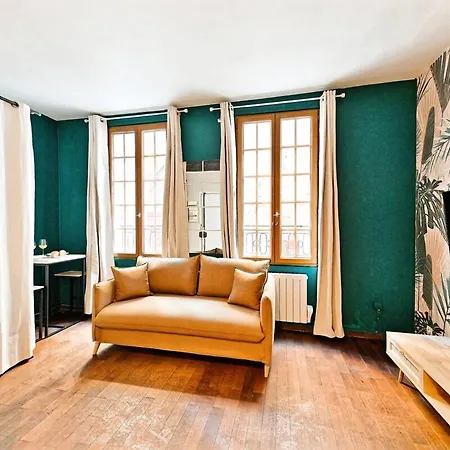 Cozy In The Beautiful Marais * باريس