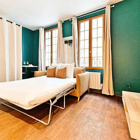 Cozy In The Beautiful Marais Apartment