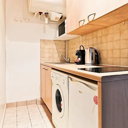 Апартаменты Cozy In The Beautiful Marais *