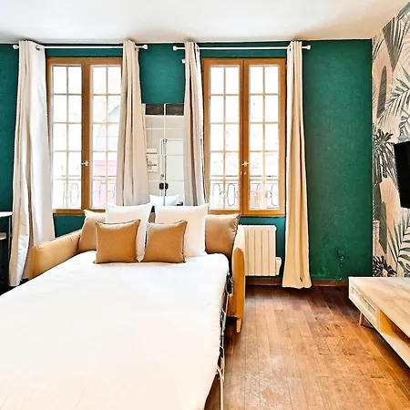 Cozy In The Beautiful Marais Апартаменты *