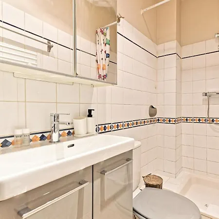 Апартаменты Cozy In The Beautiful Marais *