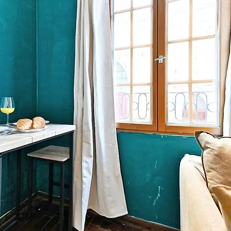 Апартаменты Cozy In The Beautiful Marais Париж